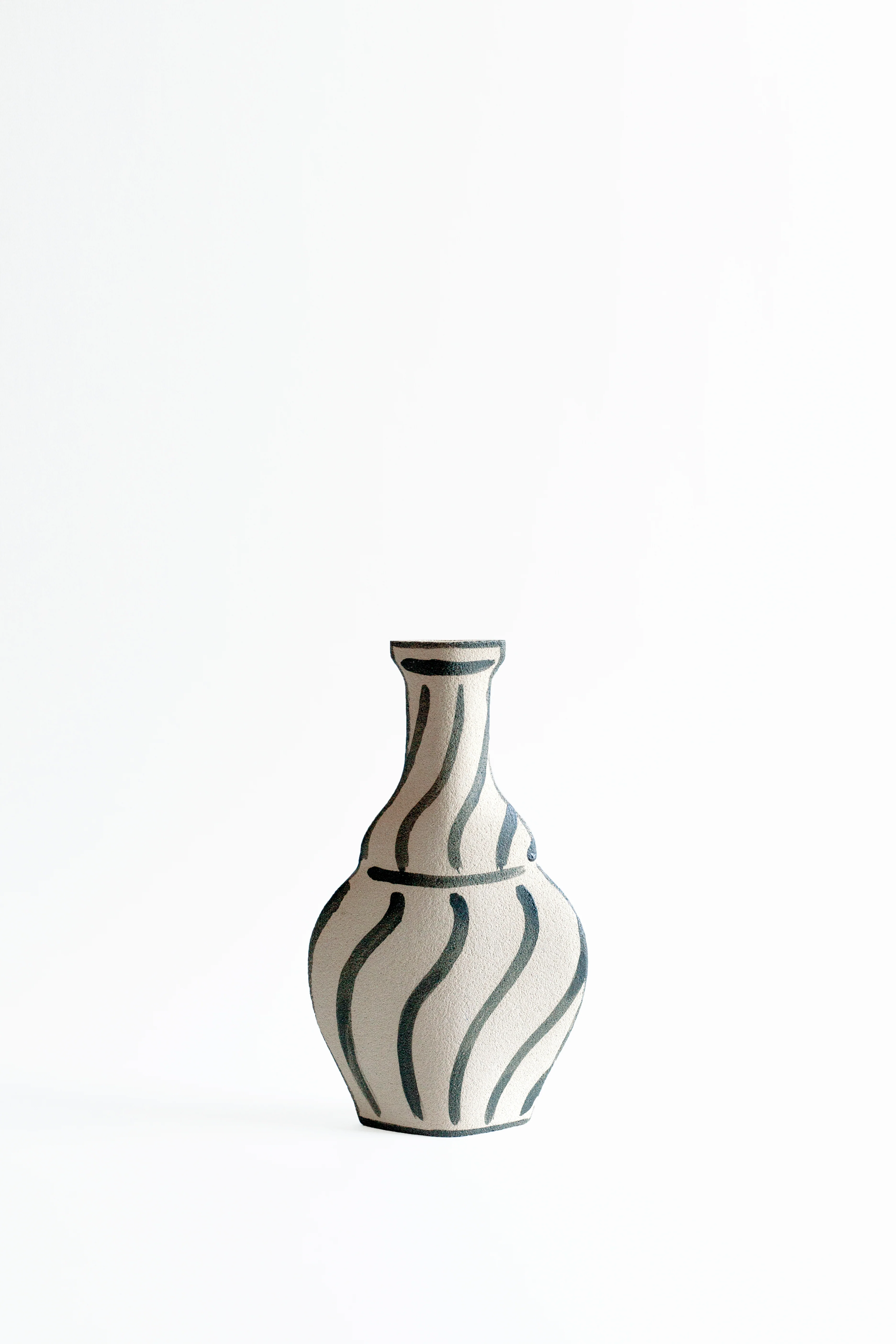Ini Ceramique / Morandi Vase - Image 5