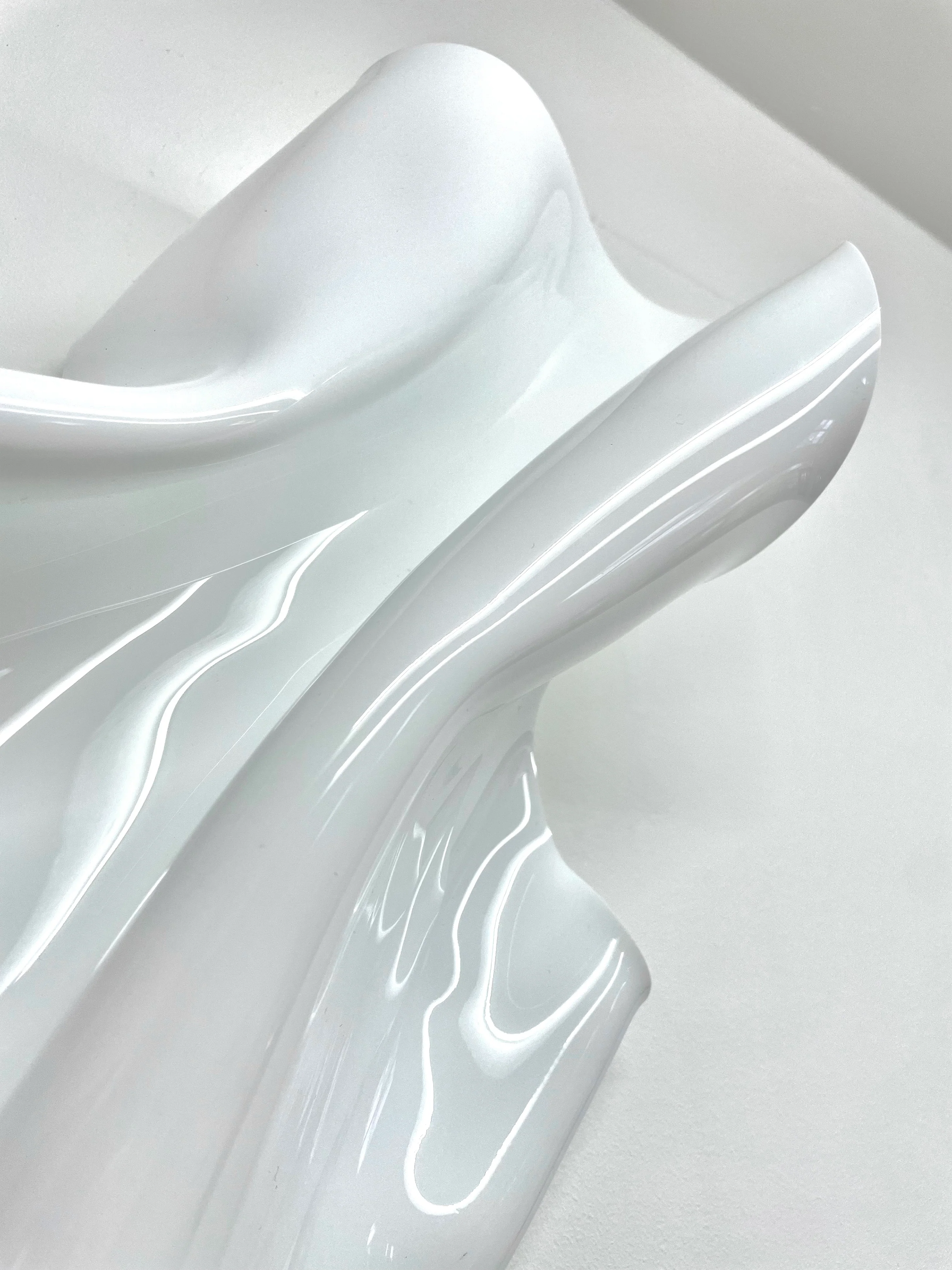 Michèle Caspers / White Shapes Petite V - Image 5